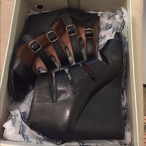 Lucky Brand black wooden wedges size 7